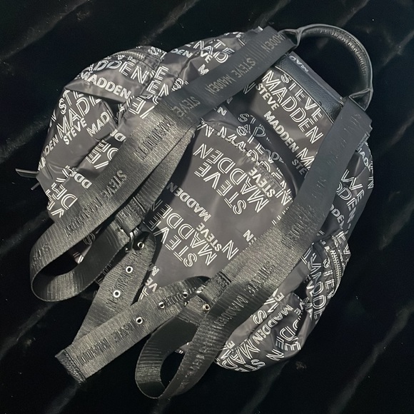 Steve Madden Black Nylon White Logo Cinch & Flap Top Back Pack w/ 4 Zip Pockets - Picture 5 of 13